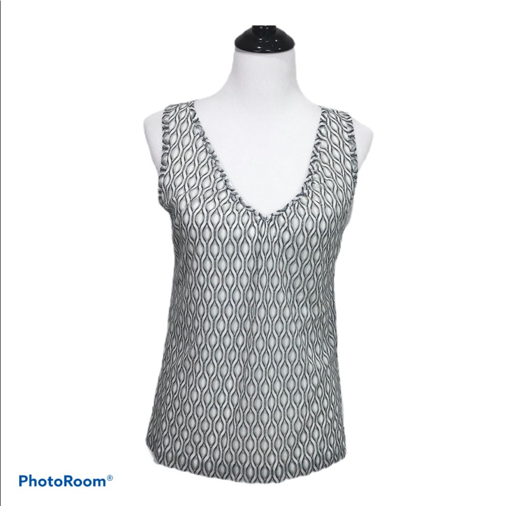 Kenneth Cole Reaction V neck sleeveless gray lace overlay shell